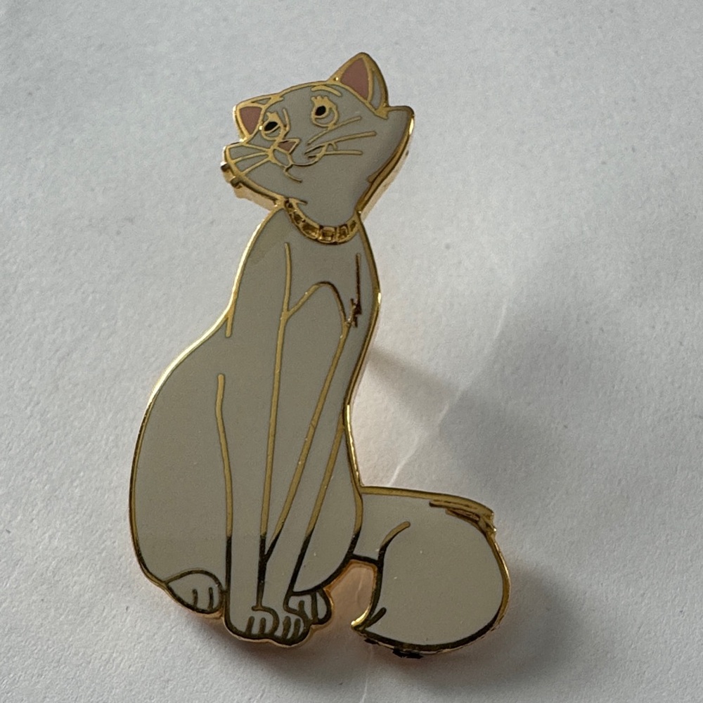 Disney’s Aristocats Duchess pin